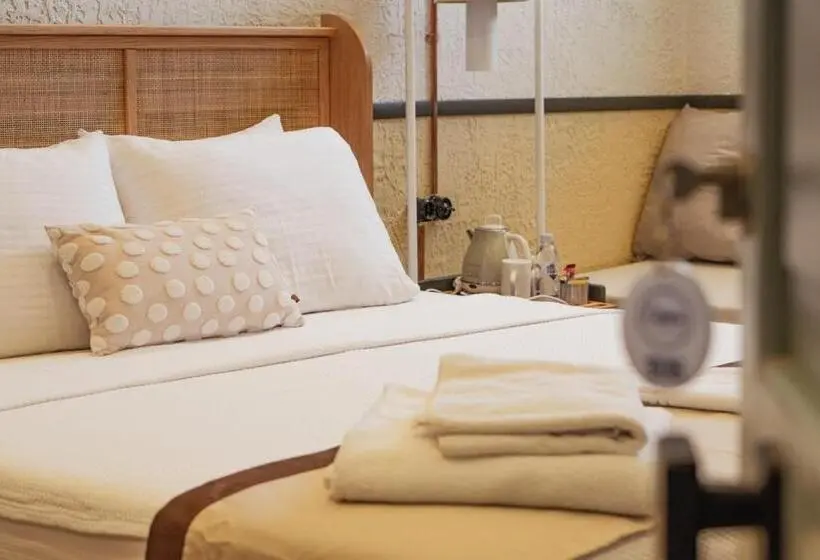 エコノミートリプルルーム, Qara Otel