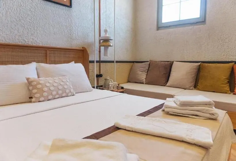 エコノミートリプルルーム, Qara Otel