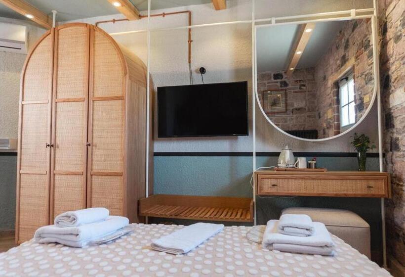 经济房, Qara Otel