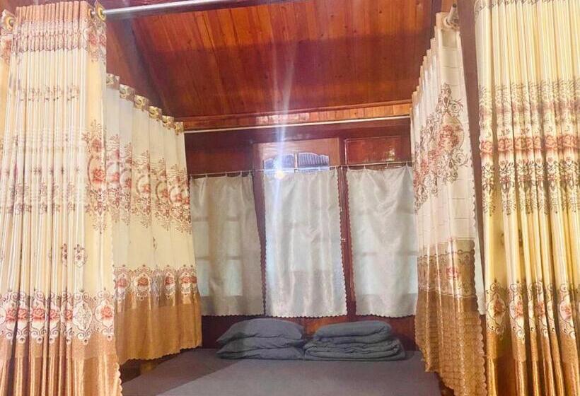 تختخواب در اتاق مشترک, J House