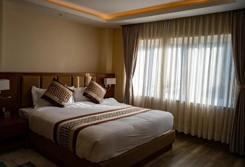 اتاق لوکس با تخت بزرگ, Monalisa Kathmandu Pvt. Ltd