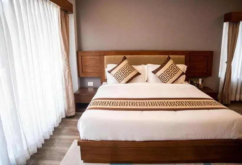 اتاق لوکس با تخت بزرگ, Monalisa Kathmandu Pvt. Ltd