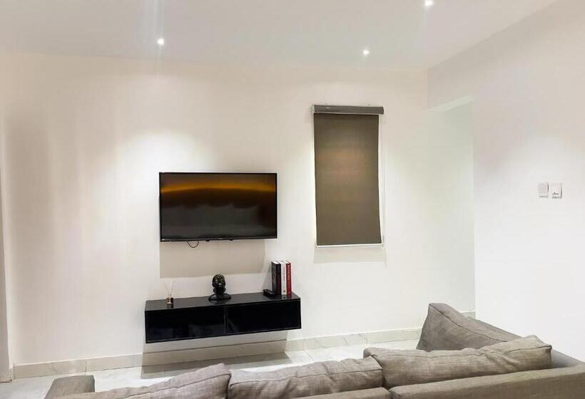 استودیوی لوکس, Luxe Apartments Surulere