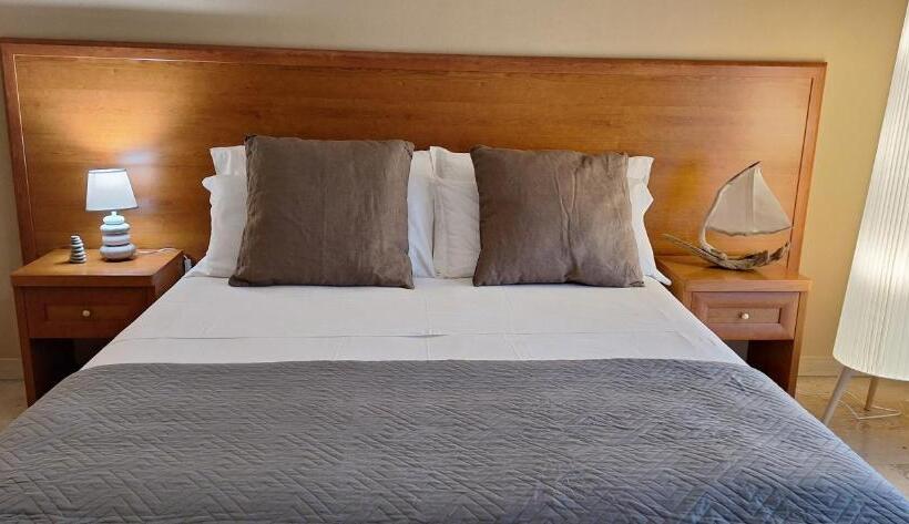 Perhehuone, Laranda Rooms