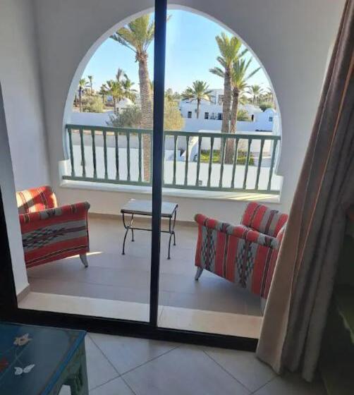 غرفة كومفورت ثلاثية, Villa Izabelles