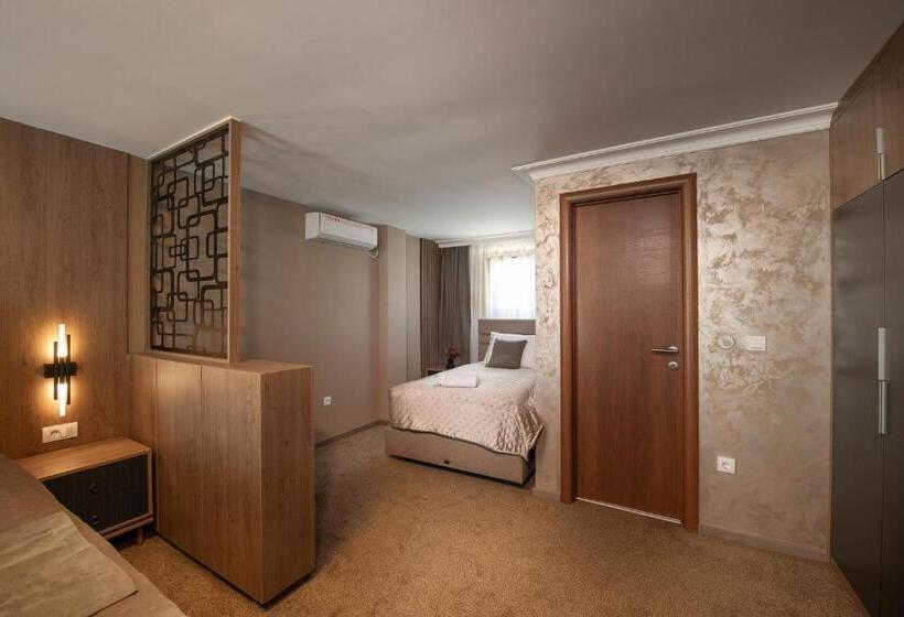 اتاق استاندارد سه تخته با بالکن, Kralj