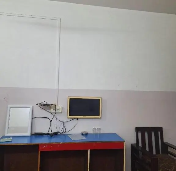 اتاق اکونومی, Mayur