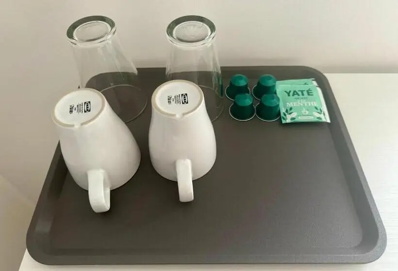 キングサイズベッドのデラックスルーム, Suite Avec Balcon, Kitchenette équipée, Douche, Baignoire, Wc Et Bureau