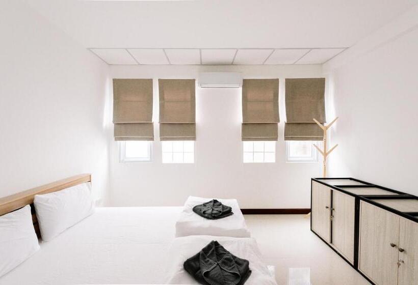 スタンダードルーム, Red B Hostel, Cafe And Bar