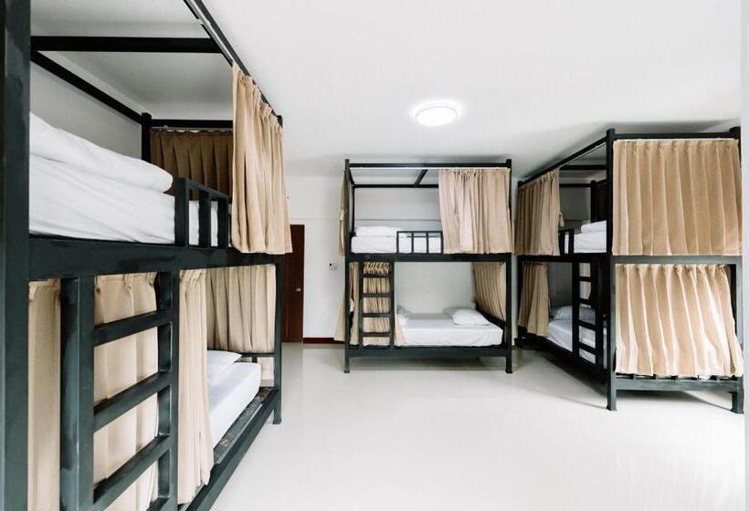Cama em Quarto Compartilhado, Red B Hostel, Cafe And Bar