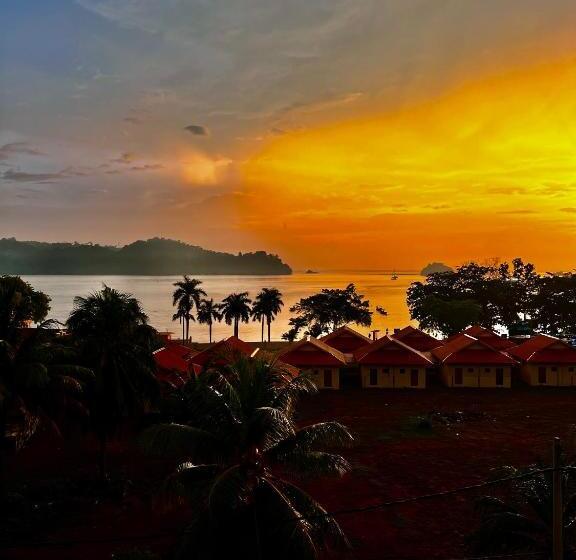 اتاق سه نفره سوپریور با چشم‌انداز دریا, Thara Hotel & Resort