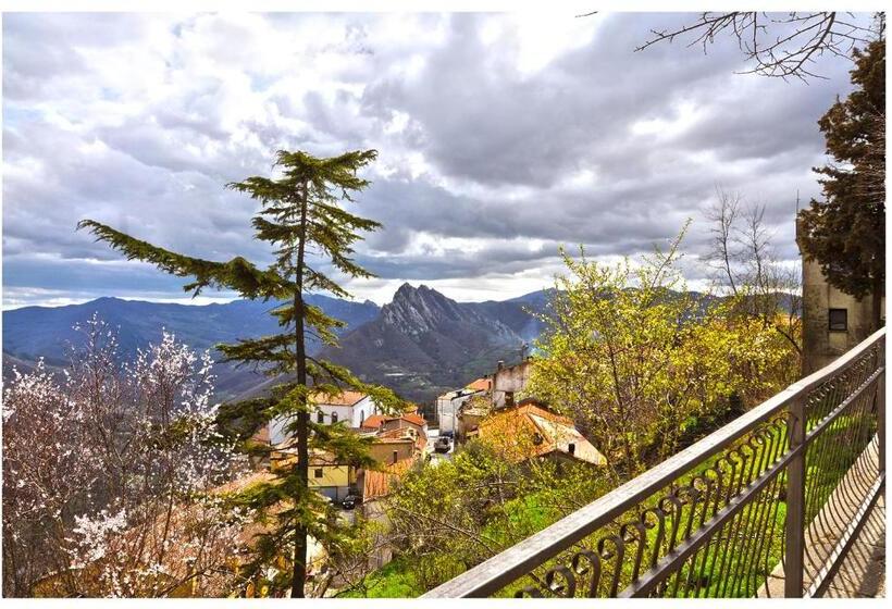 غرفة عائلية مطلّة علي الجبل, B&b La Bella Vista