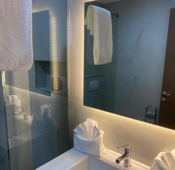 이코노미 룸, Pamja E Qyteteve