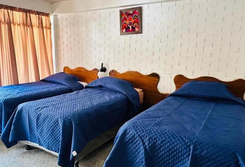 اتاق استاندارد سه نفره, Royal Palace Hostal