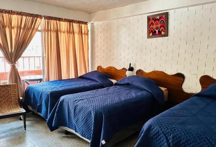 اتاق استاندارد سه نفره, Royal Palace Hostal