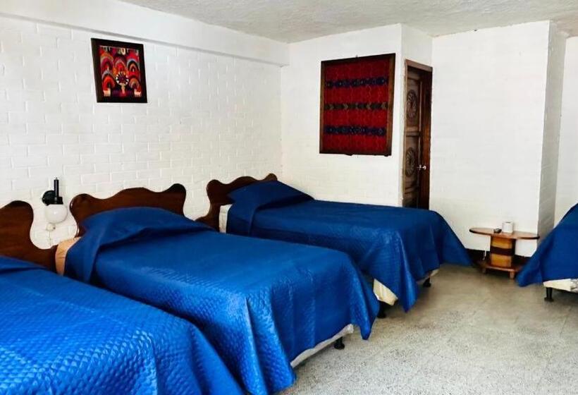 اتاق استاندارد سه نفره, Royal Palace Hostal