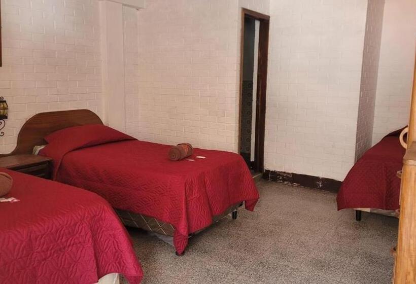 اتاق استاندارد سه نفره, Royal Palace Hostal