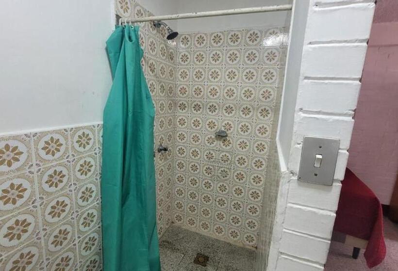 اتاق استاندارد سه نفره, Royal Palace Hostal