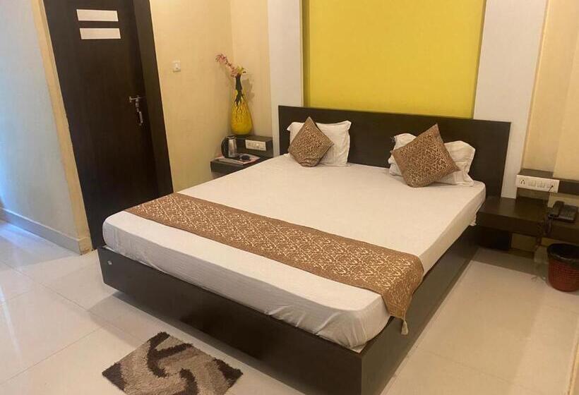 Standard Værelse, Senapati Residency