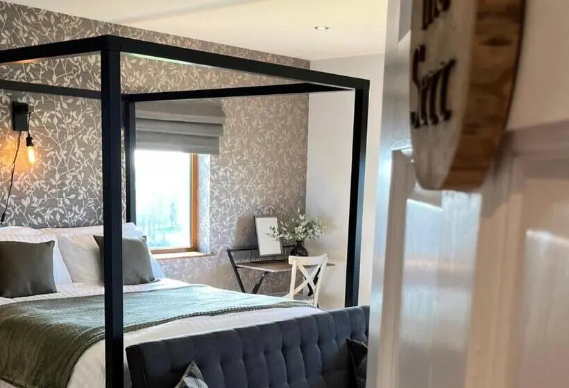 キングサイズベッドのデラックスルーム, Carnbore House Bnb