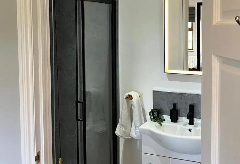 キングサイズベッドのデラックスルーム, Carnbore House Bnb