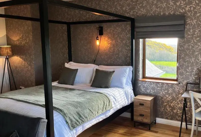 キングサイズベッドのデラックスルーム, Carnbore House Bnb