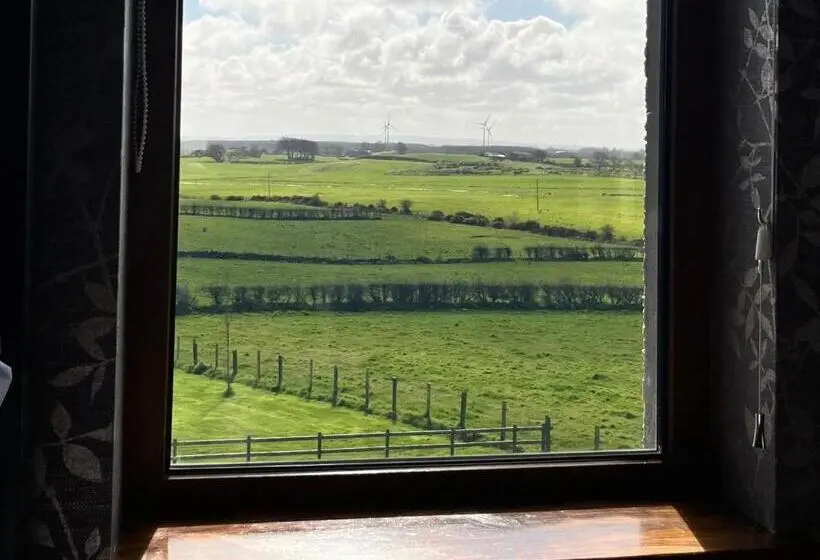 キングサイズベッドのデラックスルーム, Carnbore House Bnb