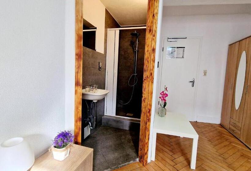 Студия Стандарт, Zur Schönen Lau Monteurzimmer