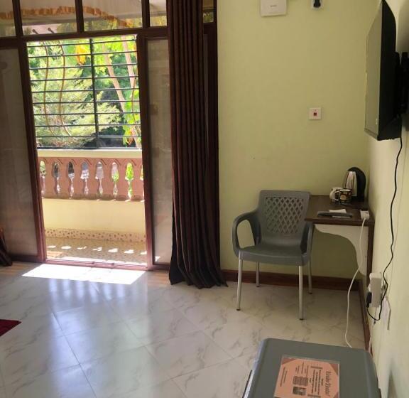 اتاق اکونومی, Kwetunyumbani Away From Home