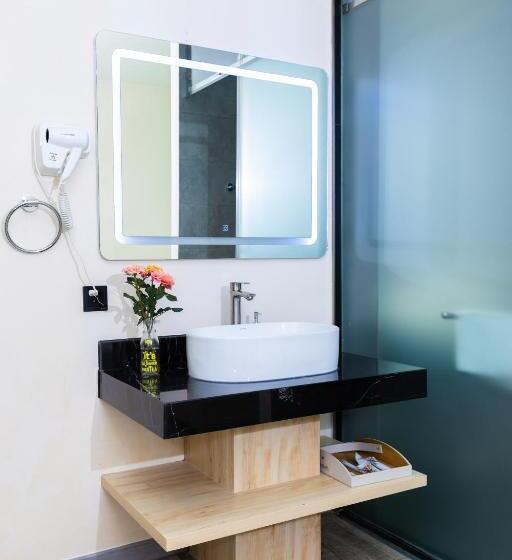 استودیوی لوکس, Khách Sạn Phước Lộc Thọ 2   福禄寿