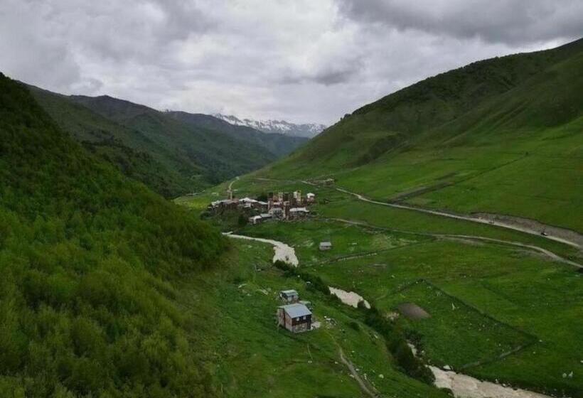 اتاق خانوادگی, Guesthouse Latphari