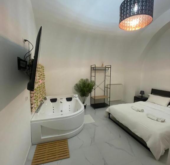 اتاق استاندارد با وان آب گرم, Secret Suite