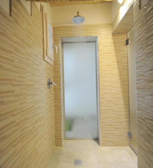 スタンダードスタジオ, B&b Corte Regina Esther