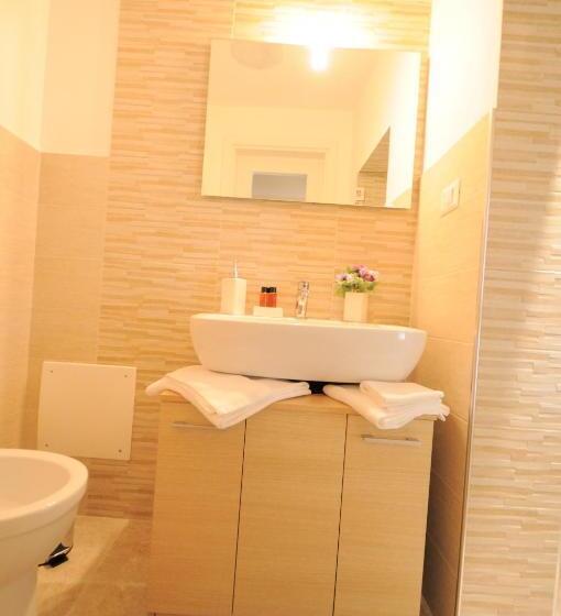 スタンダードスタジオ, B&b Corte Regina Esther