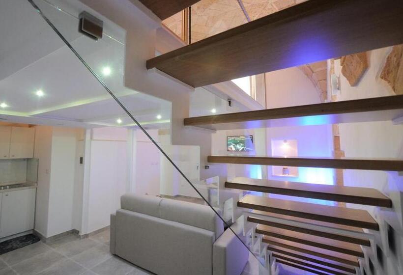 スタンダードスタジオ, B&b Corte Regina Esther