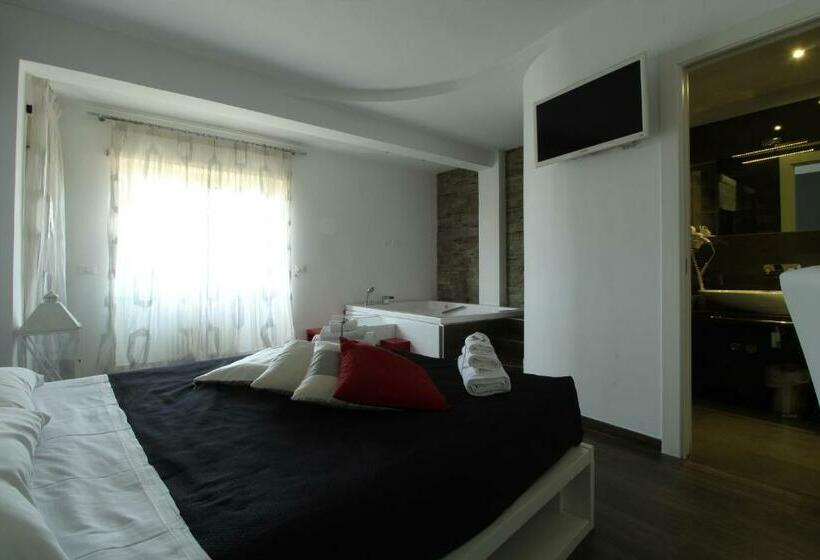 اتاق لوکس با وان آب گرم, Caos Calmo