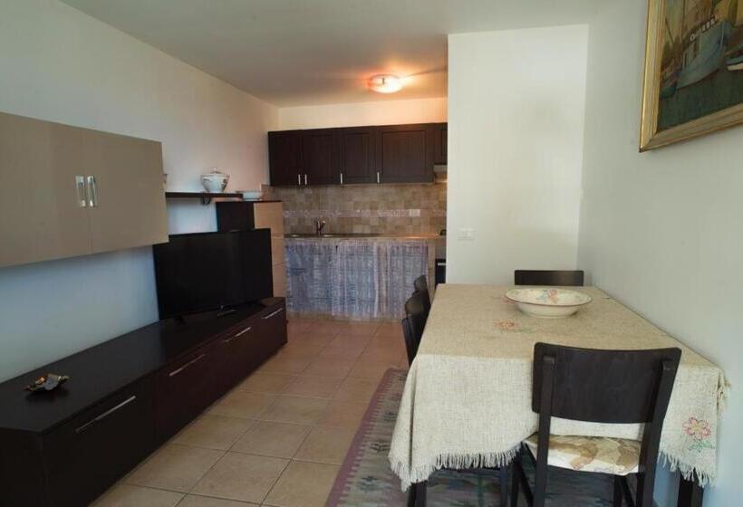 带1个卧室的带阳台的公寓, I Lecci Guesthouse