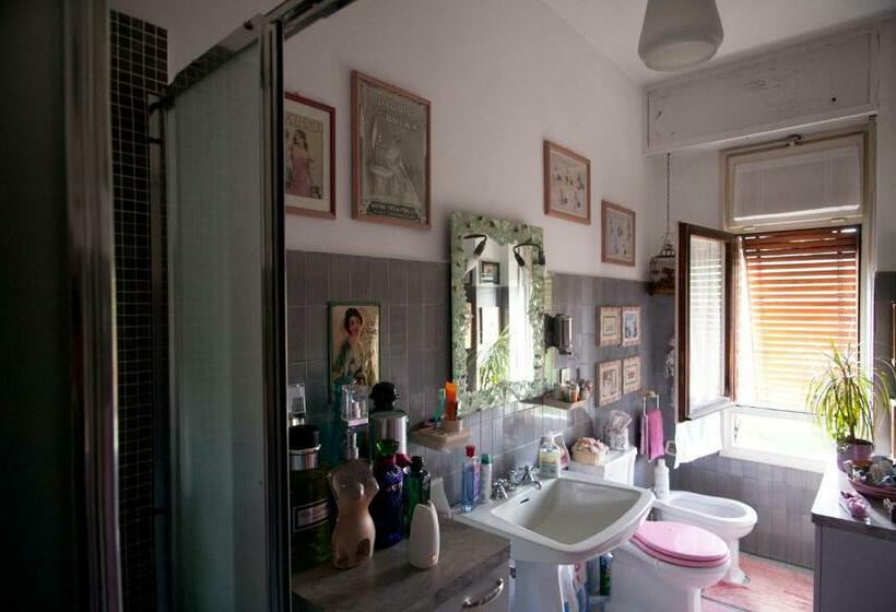 اتاق استاندارد با سرویس بهداشتی مشترک, La Terrazza Sul Po