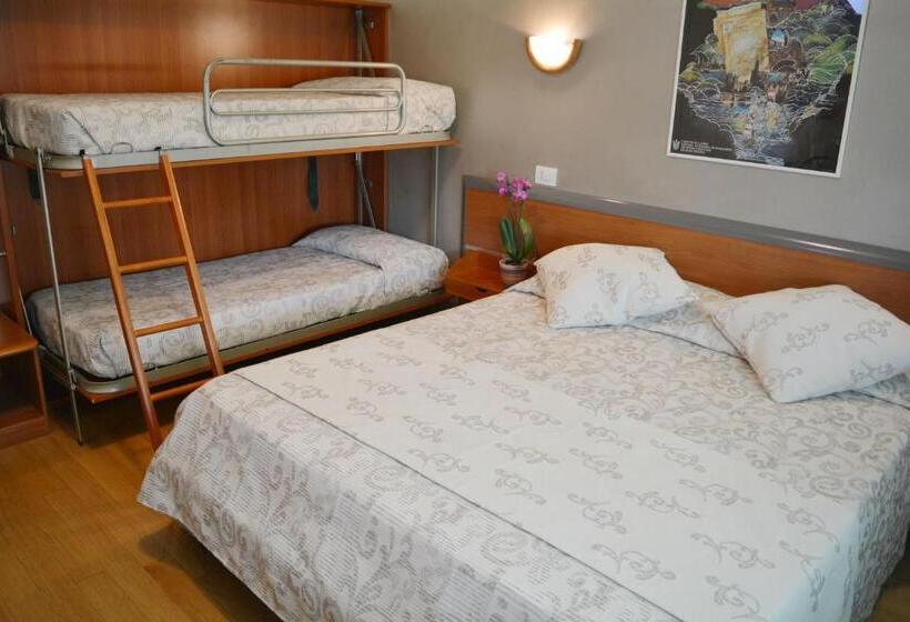 اتاق استاندارد چهار تخته, Villa Chiara