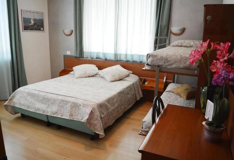 اتاق استاندارد چهار تخته, Villa Chiara