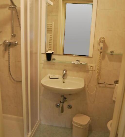 اتاق استاندارد چهار تخته, Villa Chiara