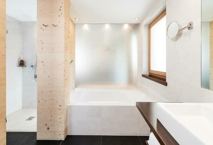 Люкс, Boutique Hotel Nives Luxury & Design In The Dolomites