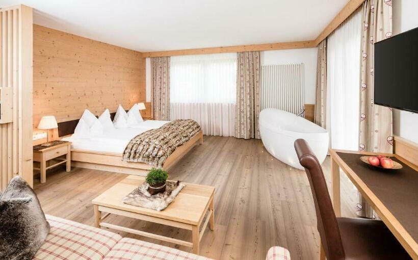 Полулюкс, Boutique Hotel Nives Luxury & Design In The Dolomites