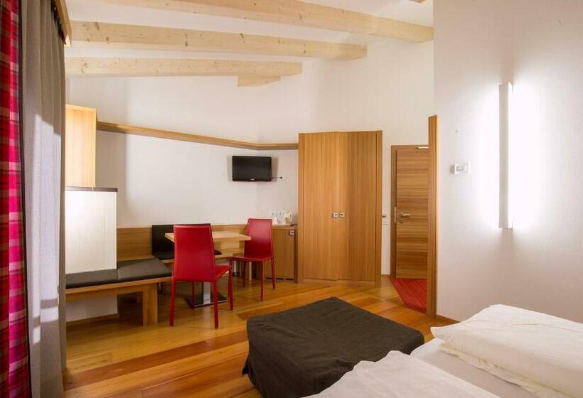 جناح جونيور, Al Cervo