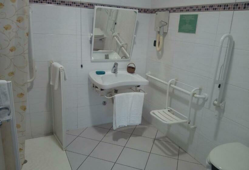 标准三人间, Albergo Delle Industrie