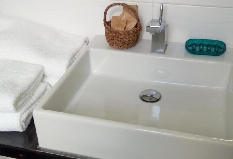 标准三人间, Albergo Delle Industrie