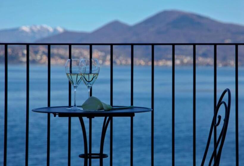 Superior room with lake view, Arancioamaro