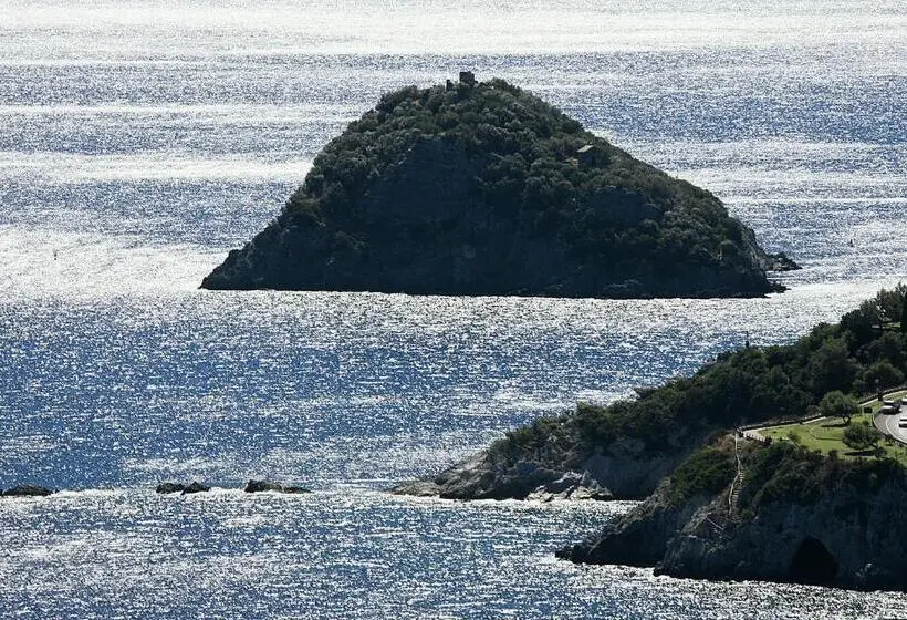 テラス付スイート, Claudio