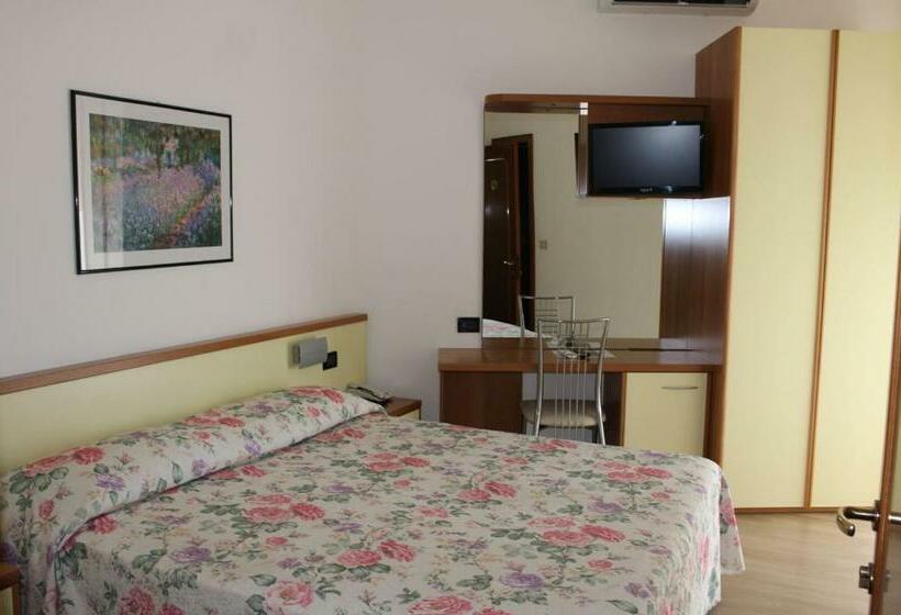 Standardzimmer seitl. Meerblick mit Balkon, Continental