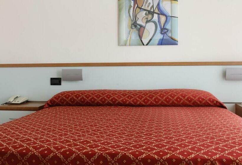 Standardzimmer seitl. Meerblick mit Balkon, Continental